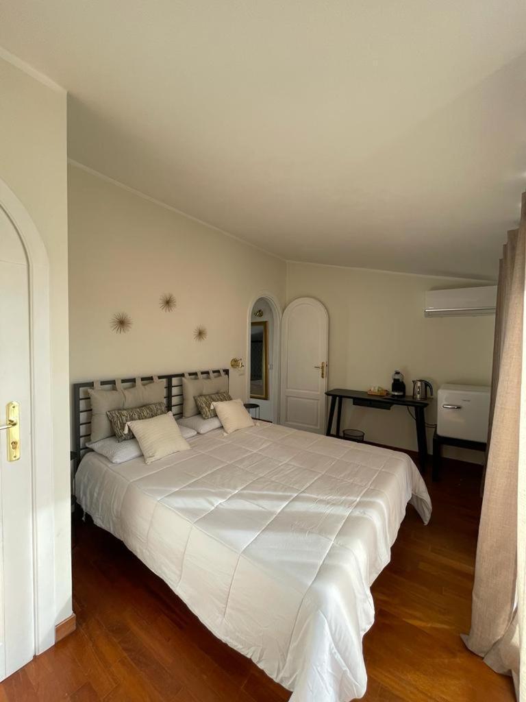 Excellent Rooms Paola'S Olbia Exteriör bild